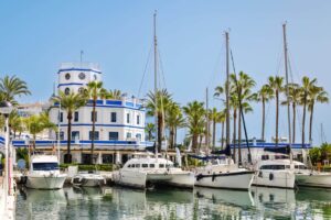 Hafen mit Booten von Estepona an der Costa del Sol
